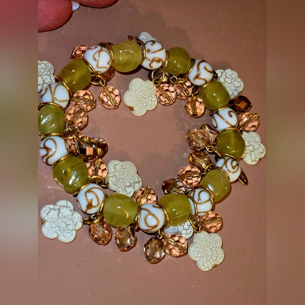 Joan Rivers rose gold,& olive green glass bead & charm stretch bracelet - Picture 3 of 11